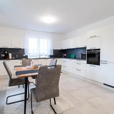 By Ken Appartamento Ramstein-Miesenbach