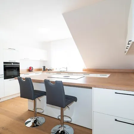 By Ken Appartamento *